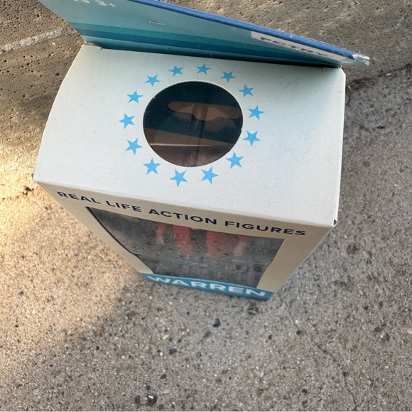 Elizabeth Warren 2020‎ Action Figure NIB- WOEN BOX - Picture 4 of 9